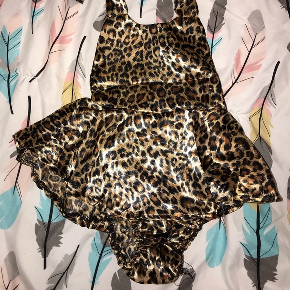 Baby Girl Leopard Outfit! Size 70. - Picture 2 of 3